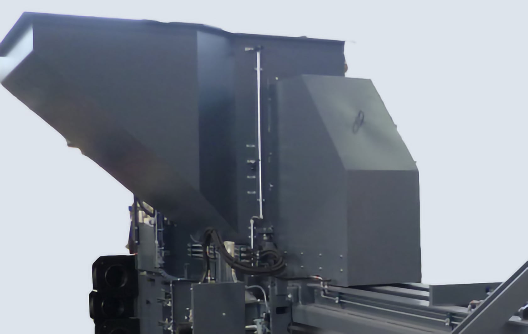 Large loading aperture for optimised feeding methods (1140 mm length)