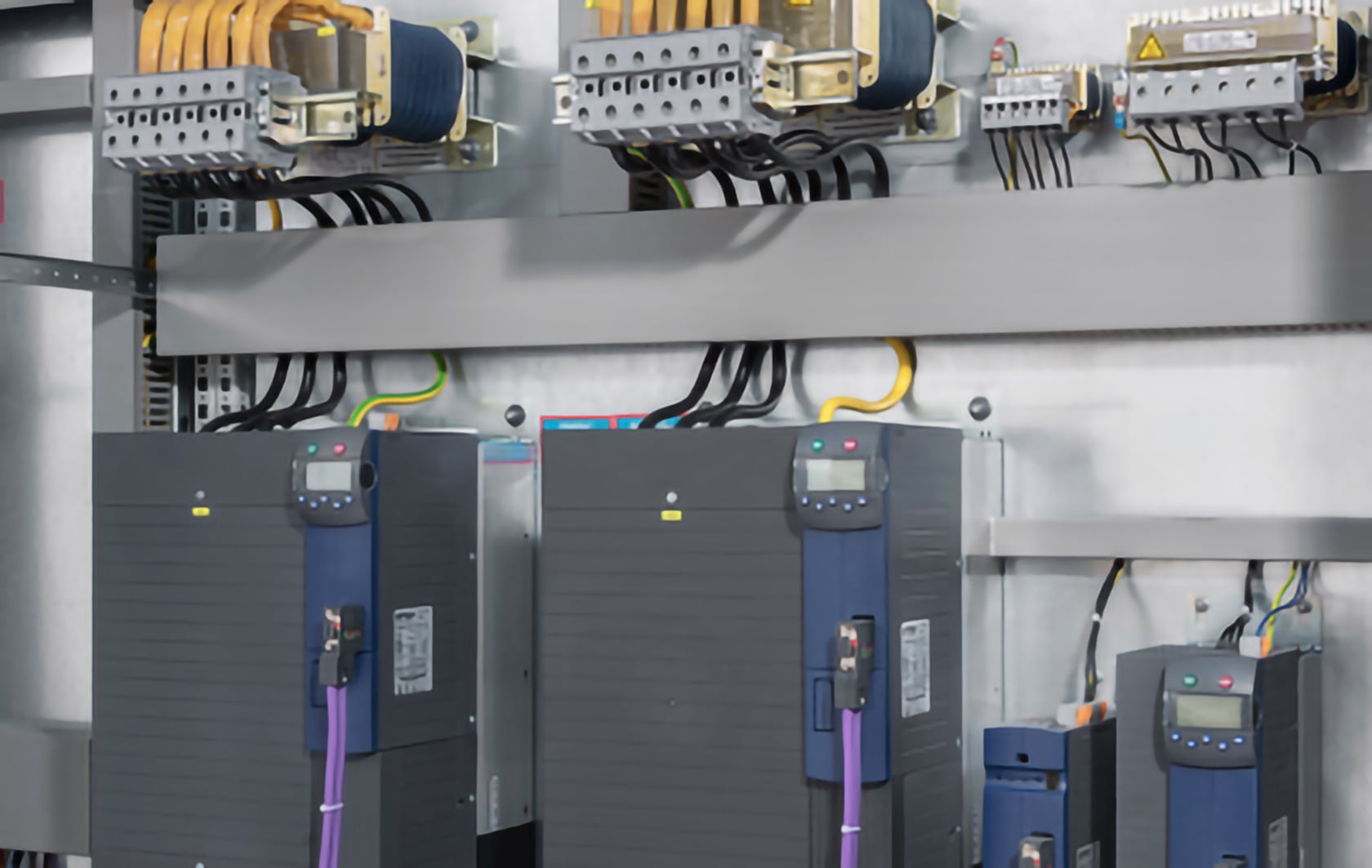 frequency-regulated drive – saves 40 % of the energy used by standard drives