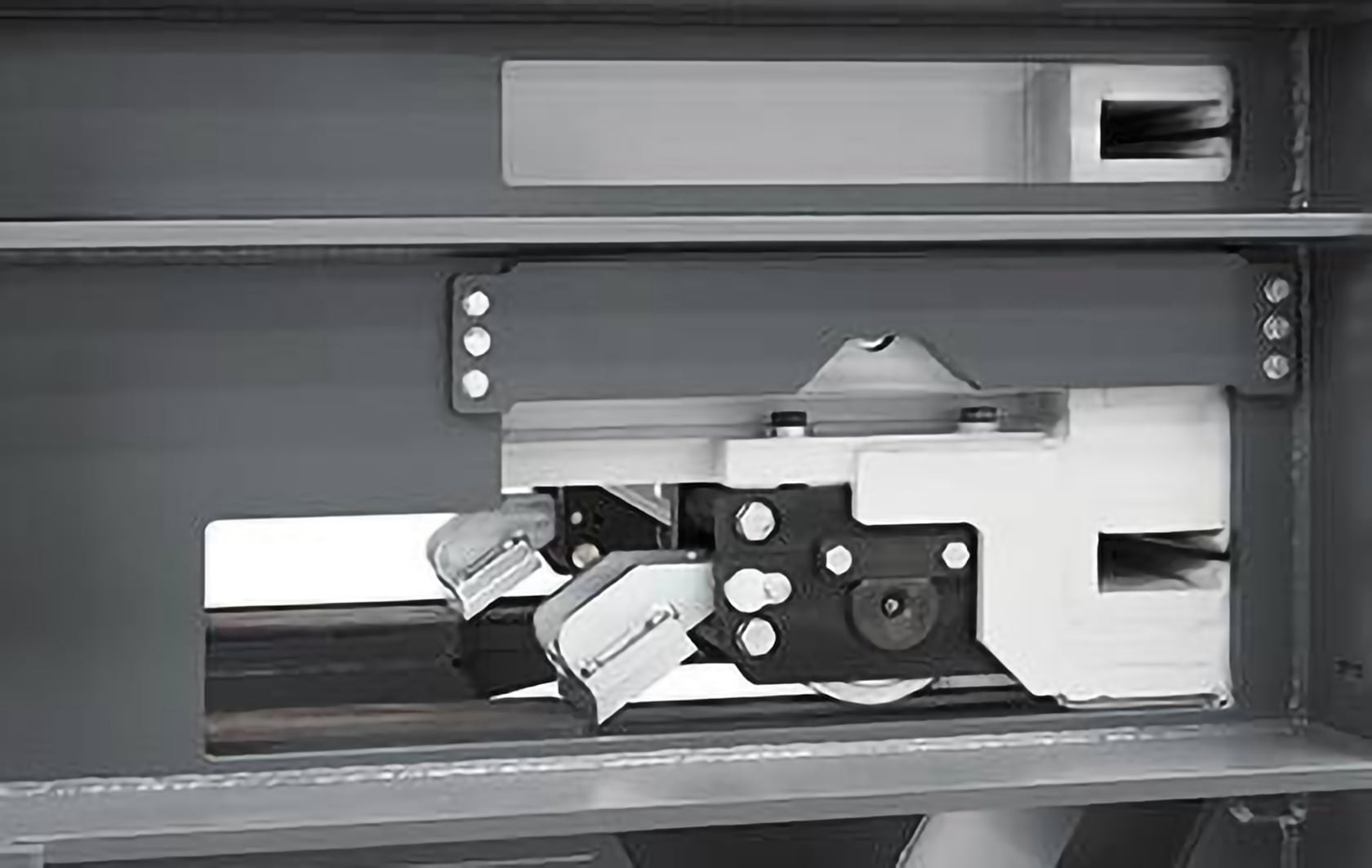 Solid press carriage guidance with easy maintenance access
