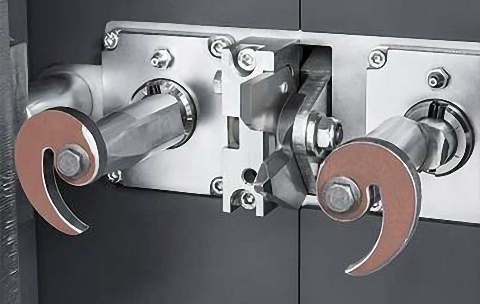 Solid steel construction with extremely wear-resistant, replaceable steel